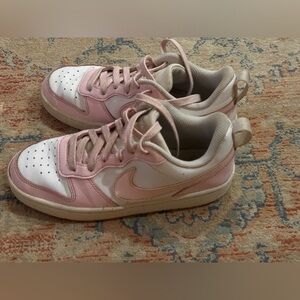 Nike Court Borough Low 2 Shoes White/Pink-100. Size 4Y